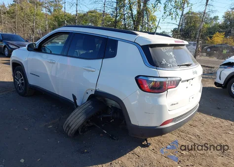 2018 Jeep Compass Latitude 4X4 z USA, uszkodzony, nr VIN 3C4NJDBB3JT483660